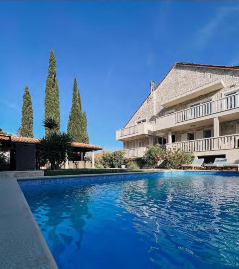 Villa Mediterranea ボル エクステリア 写真